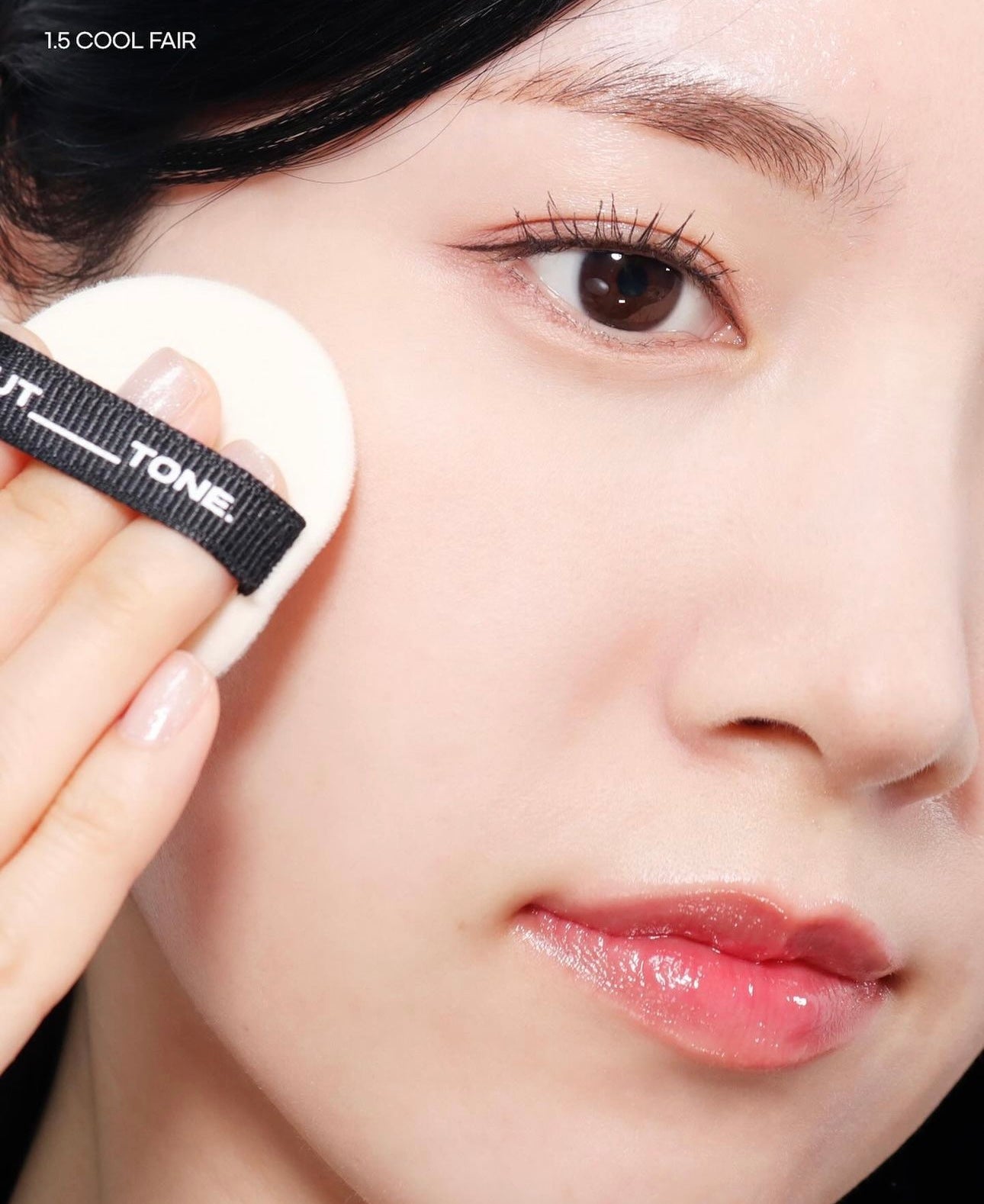 送mini裝✨ABOUT TONE | 柔霧控油濾鏡純素定妝粉餅| ABOUT TONE Blur Powder Pact 🖤