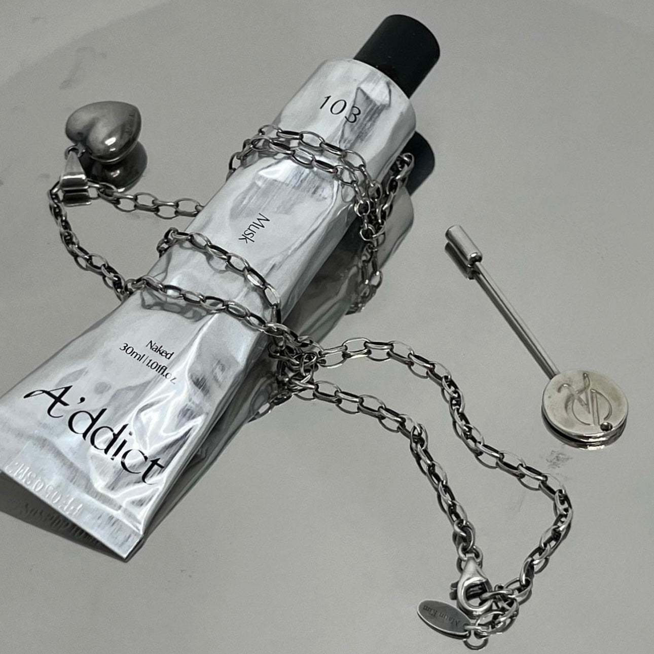 Liz推薦之物 擁有獨一無二香獨特體香
💫| A'DDICT 管狀固體香水膏 A’ddict Solid Perfume 🩶