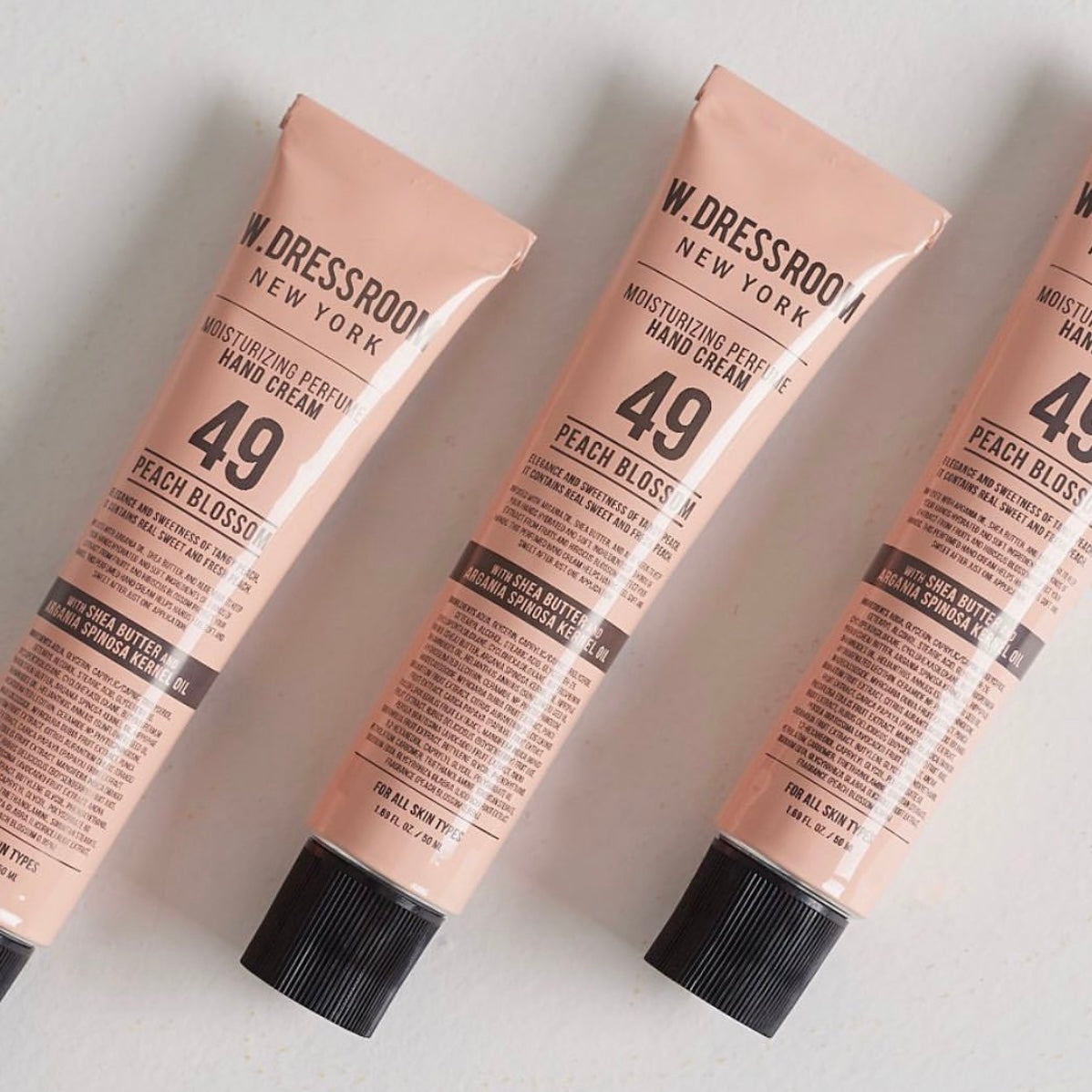 W.DRESSROOM 香水柔和保濕護手霜套裝| W.DRESSROOM Moisturizing Perfume Hand Cream ☁️