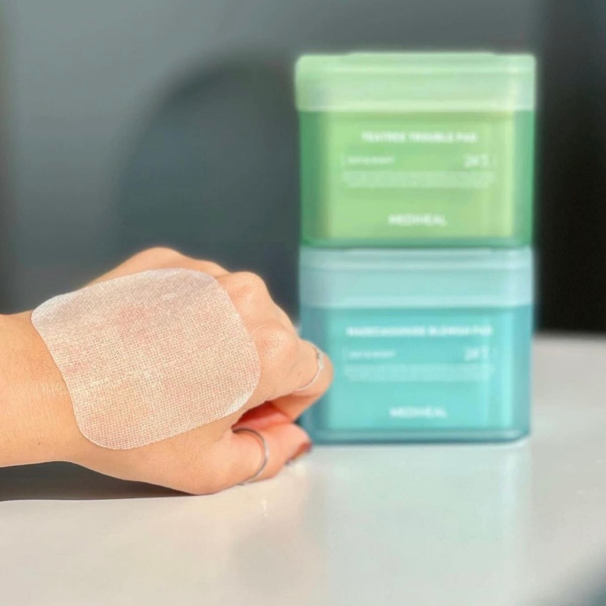 送旅行收納盒⭐️ | Mediheal 積雪草修復舒緩淡印爽膚棉片| Mediheal Madecassoside Blemish Pad🩵
