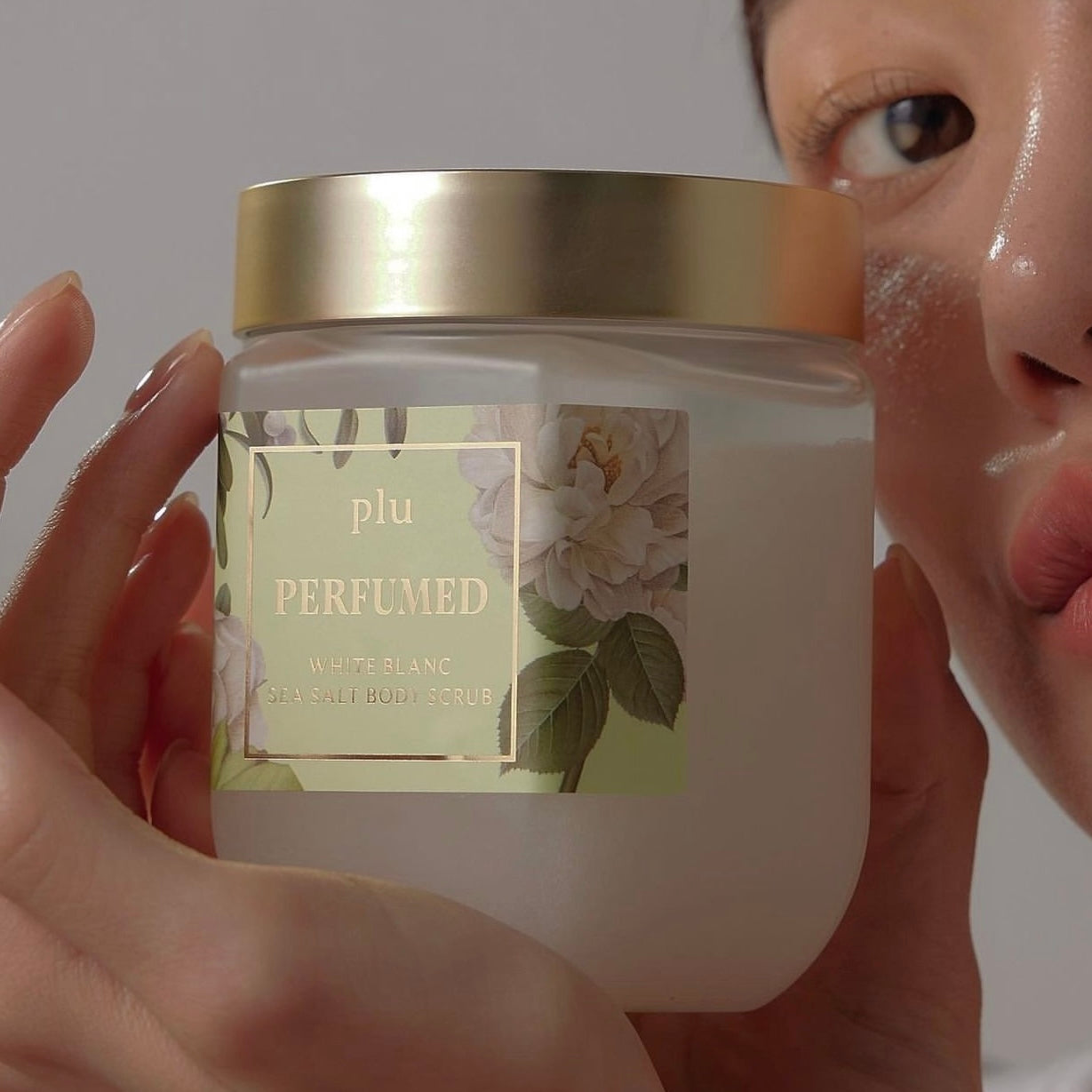 送Hello Kitty髮圈✨Sabon平替🫧 Plu夢幻香氛死海鹽蜜糖身體磨砂 Plu Perfumed Sugar / Sea Salt Body Scrub