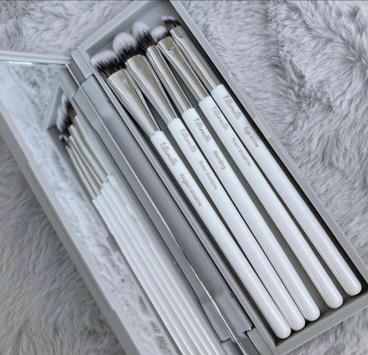 Olive young長期斷貨Item 宋智雅Pick🤎 Fillimilli 眼影掃套裝 eye makeup brush set 一套5枝連鏡✨