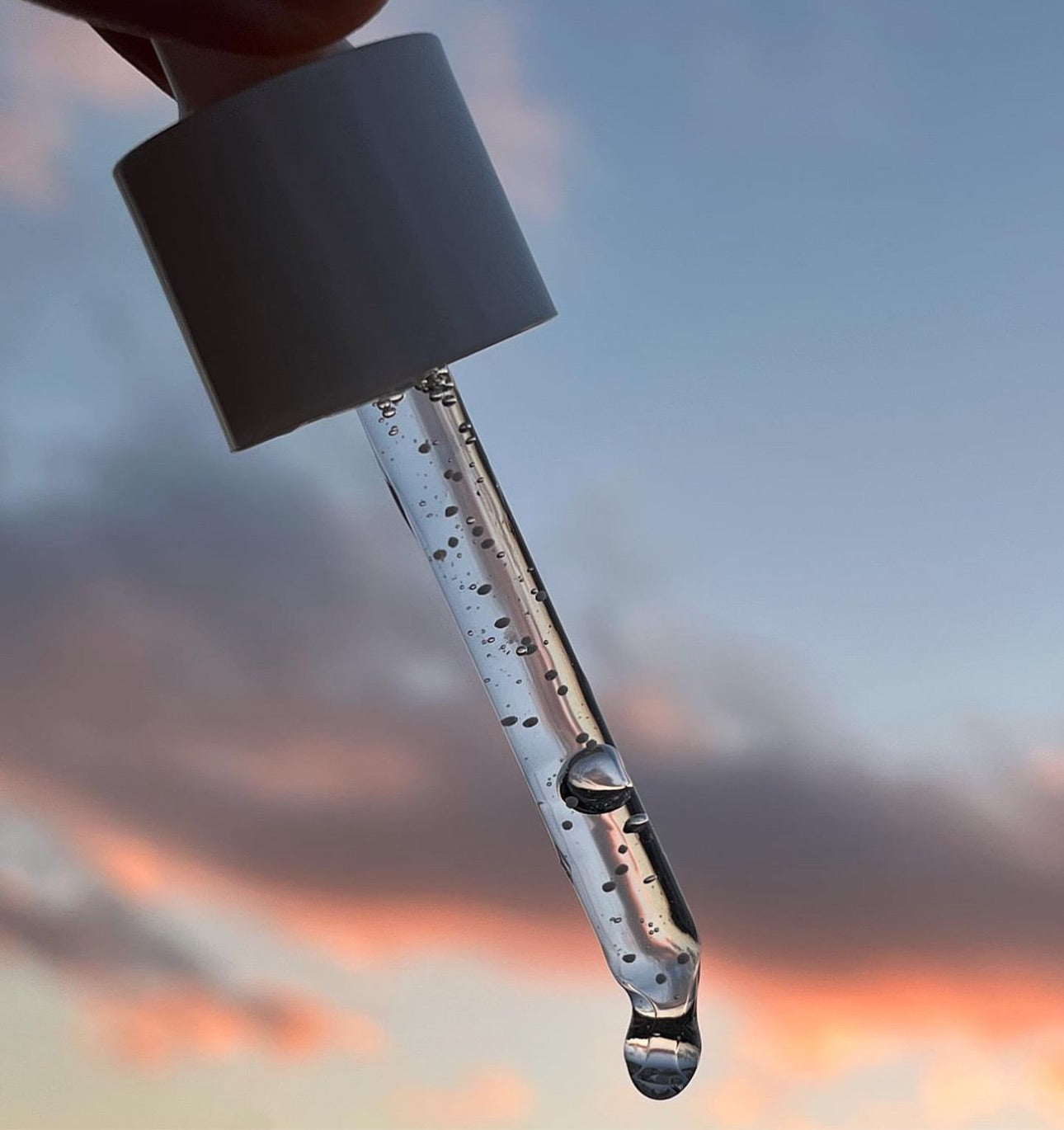 SKIN1004 馬達加斯加積雪草美白膠囊微粒精華100ml🤍|光感亮白 擊退暗沉🌻