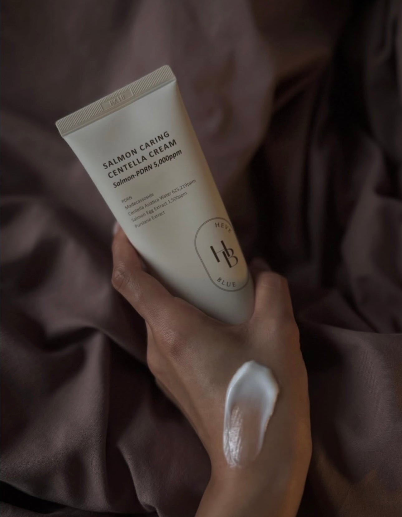 來自深海的修復力量💫Heveblue 三文魚積雪草舒緩面霜🐠| Heveblue PDRN SALMON CARING CENTELLA CREAM| 回購率極高🤍
